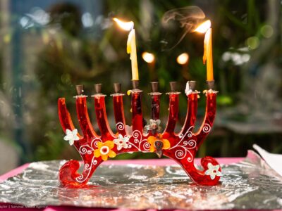 CHICAGO, IL-- On Thursday, December 7, 2023, on the first night of Hanukkah, Dayenu hosted a cocktail hour with fellow eco-minded Jewish activists to explore the Climate Action Museum and learn about how to design a green city. At 6:30pm, drag performer Layah Louder gathered the crowd together to light the menorah and learn about what equitable climate solutions are being delivered to our community.

Photo by Marlon Taylor | Survival Media Agency